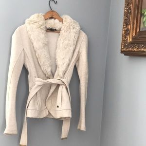 ARMANI EXCHANGE fur collar cream sweater